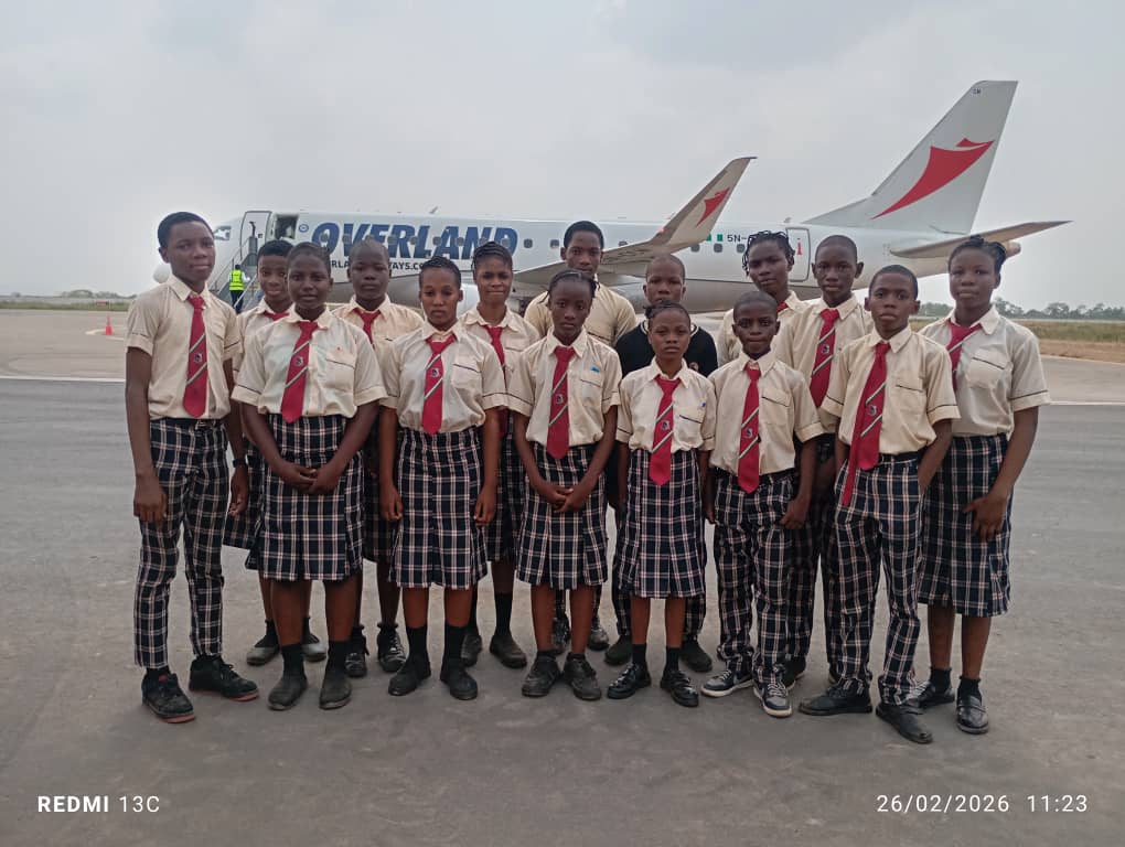 Excursion — Students in front of an aircraft at the airport