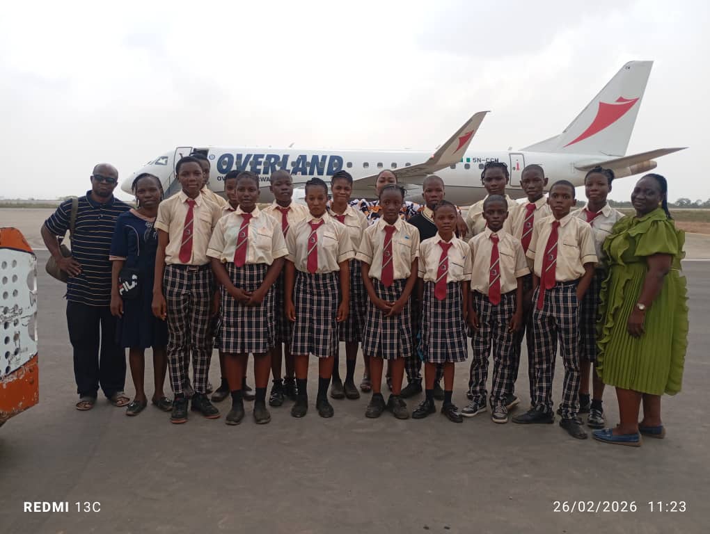 Excursion — Students and staff on the airport apron